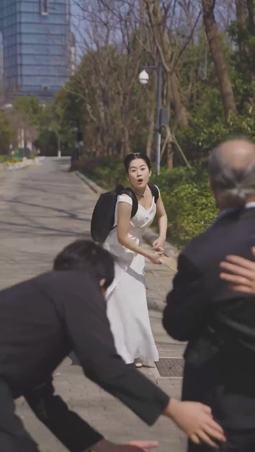 纪总看清楚我是你保镖第01集